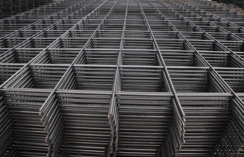 Welded Wire Mesh Thickness 10mm, Overall Size 2x5 meter, Mesh Width 15x15cm.